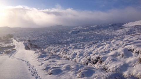 In Pictures: Snow Blankets Scotland On Thursday - BBC News