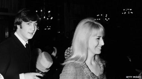 John Lennon's first wife Cynthia dies from cancer - BBC News
