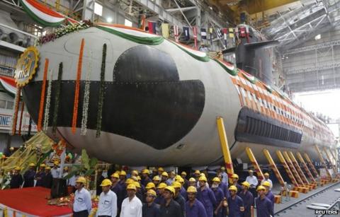 New India submarine enters water - BBC News