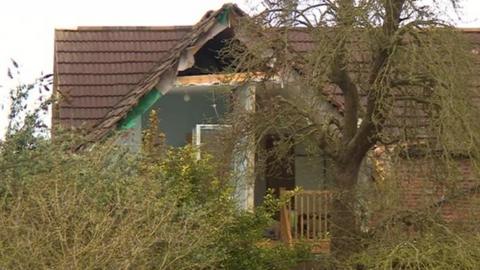 Theddlethorpe gas explosion: Owners in 'lucky' escape - BBC News