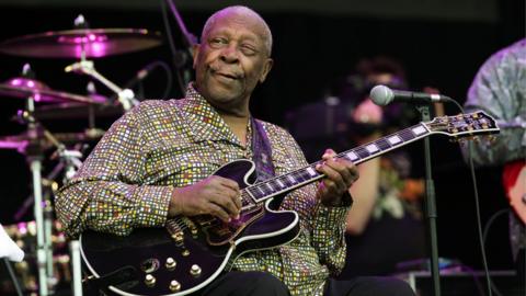 BB King Honoured With Memphis Street Procession - BBC News