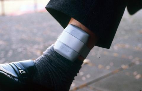 GPS tracking of offenders to be tested - BBC News