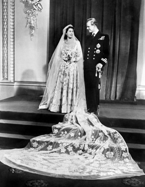 Công chúa Elizabeth và Hoàng tử Philip, Công tước xứ Edinburgh tại Cung Điện Buckingham ngay sau lễ cưới chính thức ở Westminster Abbey