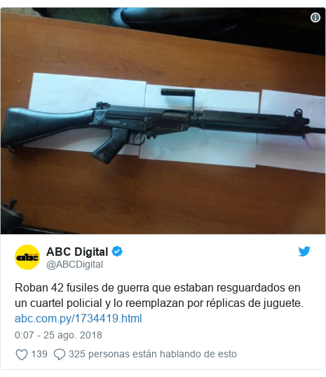 Publicación de Twitter por @ABCDigital: Roban 42 fusiles de guerra que estaban resguardados en un cuartel policial y lo reemplazan por réplicas de juguete.  