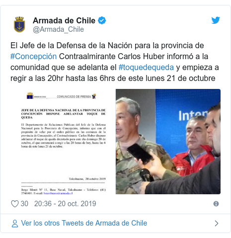 Publicación de Twitter por @Armada_Chile: El Jefe de la Defensa de la Nación para la provincia de #Concepción Contraalmirante Carlos Huber informó a la comunidad que se adelanta el #toquedequeda y empieza a regir a las 20hr hasta las 6hrs de este lunes 21 de octubre 