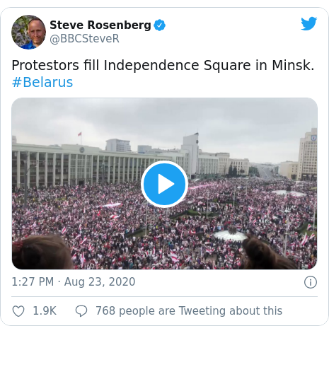 Twitter post by @BBCSteveR: Protestors fill Independence Square in Minsk. #Belarus