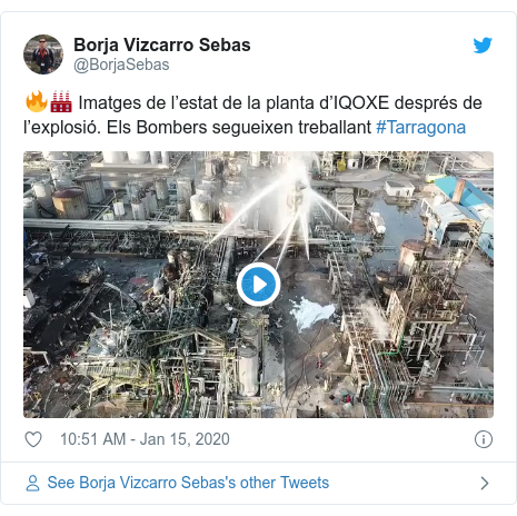 Twitter post by @BorjaSebas: 🔥🏭 Imatges de l’estat de la planta d’IQOXE després de l’explosió. Els Bombers segueixen treballant #Tarragona 