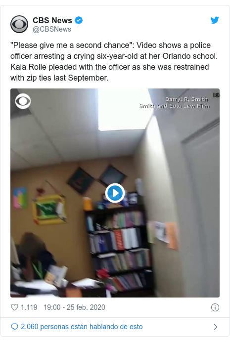 Publicación de Twitter por @CBSNews: "Please give me a second chance"  Video shows a police officer arresting a crying six-year-old at her Orlando school. Kaia Rolle pleaded with the officer as she was restrained with zip ties last September. 