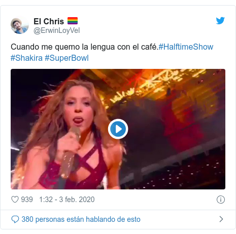 Publicación de Twitter por @ErwinLoyVel: Cuando me quemo la lengua con el café.#HalftimeShow #Shakira #SuperBowl 
