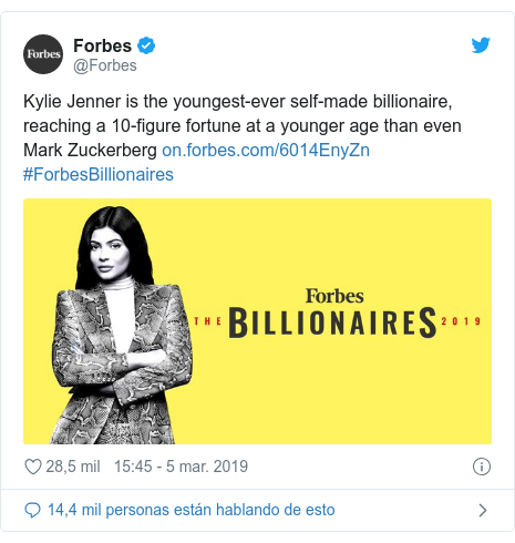 Publicación de Twitter por @Forbes: Kylie Jenner is the youngest-ever self-made billionaire, reaching a 10-figure fortune at a younger age than even Mark Zuckerberg  #ForbesBillionaires 
