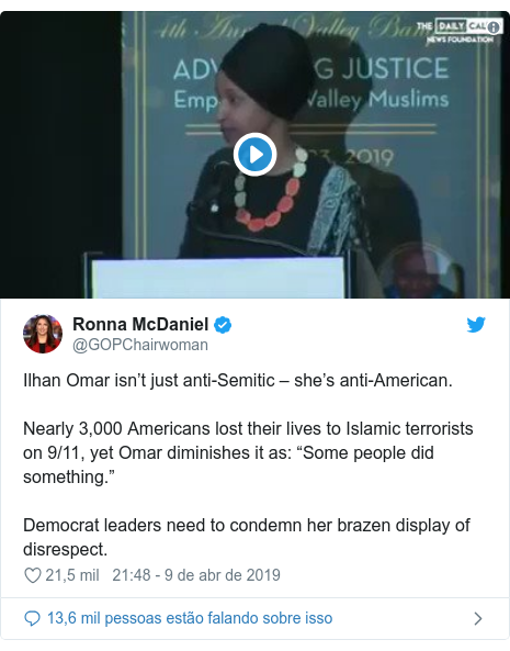 Twitter post de @GOPChairwoman: Ilhan Omar isn’t just anti-Semitic – she’s anti-American.Nearly 3,000 Americans lost their lives to Islamic terrorists on 9/11, yet Omar diminishes it as “Some people did something.”Democrat leaders need to condemn her brazen display of disrespect.