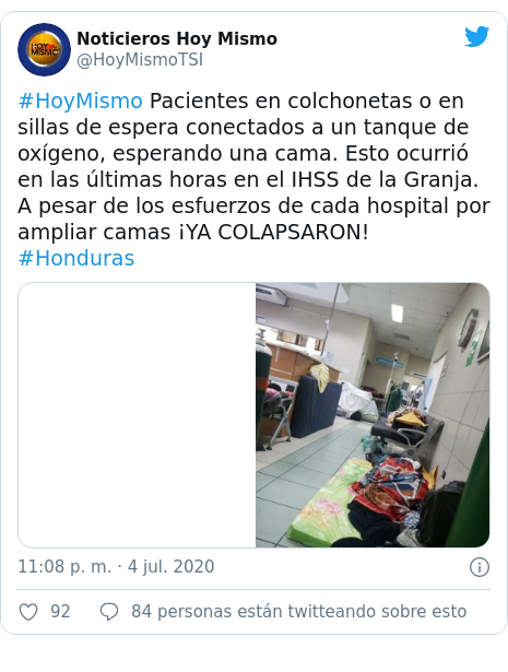 Publicación de Twitter por @HoyMismoTSI: #HoyMismo Pacientes en colchonetas o en sillas de espera conectados a un tanque de oxígeno, esperando una cama. Esto ocurrió en las últimas horas en el IHSS de la Granja. A pesar de los esfuerzos de cada hospital por ampliar camas ¡YA COLAPSARON! #Honduras 