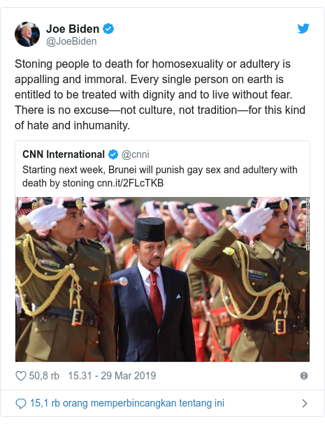 Twitter pesan oleh @JoeBiden: Stoning people to death for homosexuality or adultery is appalling and immoral. Every single person on earth is entitled to be treated with dignity and to live without fear. There is no excuse—not culture, not tradition—for this kind of hate and inhumanity. 