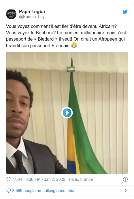 Message Twitter de @Kamba_Ley: Vous voyez comment il est fier d'&ecirc;tre devenu Africain?  Vous voyez le Bonheur?  Le mec est millionnaire mais c'est passeport de &laquo;Bledard&raquo; il veut!  On dirait un Afropeen qui brandit son passeport Francais ????