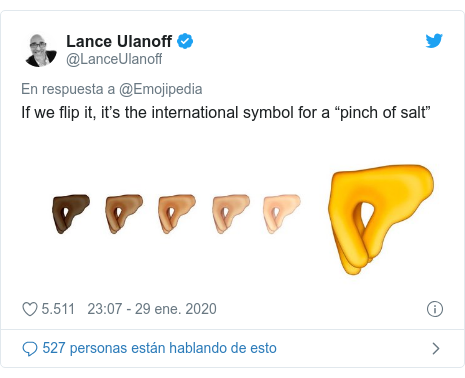 Publicación de Twitter por @LanceUlanoff: If we flip it, it’s the international symbol for a “pinch of salt” 