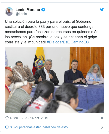 Publicación de Twitter por @Lenin: Una solución para la paz y para el país  el Gobierno sustituirá el decreto 883 por uno nuevo que contenga mecanismos para focalizar los recursos en quienes más los necesitan. ¡Se recobra la paz y se detienen el golpe correísta y la impunidad! #DialogarEsElCaminoEC 