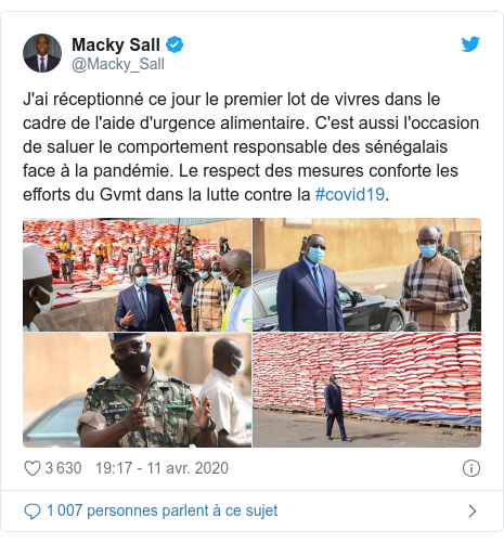 Twitter publication par @Macky_Sall: J'ai réceptionné ce jour le premier lot de vivres dans le cadre de l'aide d'urgence alimentaire. C'est aussi l'occasion de saluer le comportement responsable des sénégalais face à la pandémie. Le respect des mesures conforte les efforts du Gvmt dans la lutte contre la #covid19. 