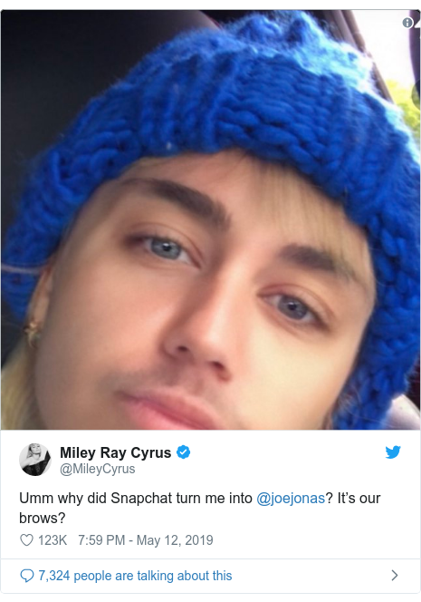 Publicación de Twitter por @MileyCyrus: Umm why did Snapchat turn me into @joejonas? It’s our brows? 