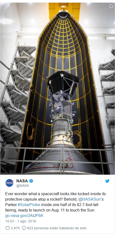 Publicación de Twitter por @NASA: Ever wonder what a spacecraft looks like tucked inside its protective capsule atop a rocket? Behold, @NASASun’s Parker #SolarProbe inside one half of its 62.7-foot tall fairing, ready to launch on Aug. 11 to touch the Sun   