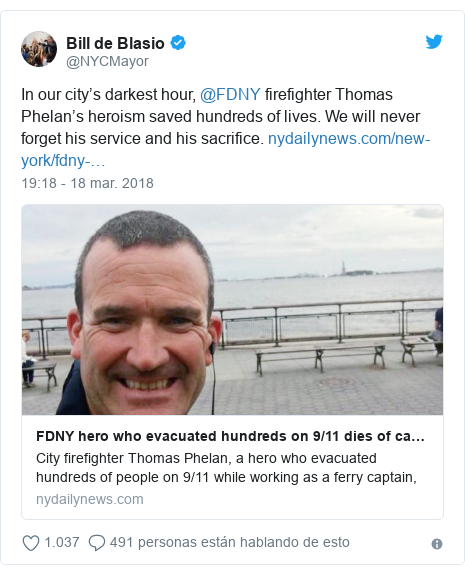 Publicación de Twitter por @NYCMayor: In our city’s darkest hour, @FDNY firefighter Thomas Phelan’s heroism saved hundreds of lives. We will never forget his service and his sacrifice. 