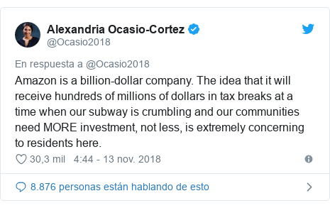 Publicación de Twitter por @Ocasio2018: Amazon is a billion-dollar company. The idea that it will receive hundreds of millions of dollars in tax breaks at a time when our subway is crumbling and our communities need MORE investment, not less, is extremely concerning to residents here.