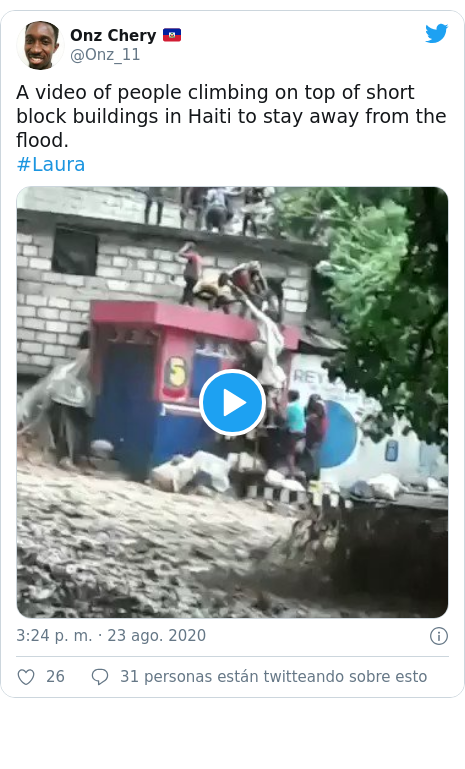 Publicación de Twitter por @Onz_11: A video of people climbing on top of short block buildings in Haiti to stay away from the flood.#Laura 