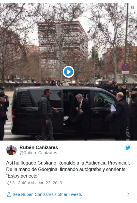 Twitter post by @Ruben_Canizares: Así ha llegado Cristiano Ronaldo a la Audiencia Provincial. De la mano de Georgina, firmando autógrafos y sonriente  “Estoy perfecto” 