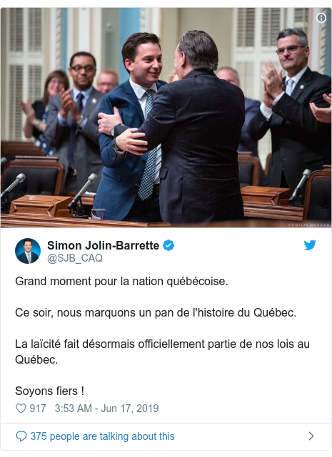 Twitter post by @SJB_CAQ: Grand moment pour la nation québécoise. Ce soir, nous marquons un pan de l'histoire du Québec.La laïcité fait désormais officiellement partie de nos lois au Québec. Soyons fiers ! 