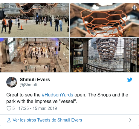 Publicación de Twitter por @Shmuli: Great to see the #HudsonYards open. The Shops and the park with the impressive "vessel". 