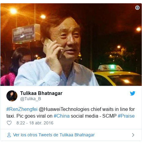 Publicación de Twitter por @Tulika_B: #RenZhengfei @HuaweiTechnologies chief waits in line for taxi. Pic goes viral on #China social media - SCMP #Praise 