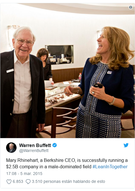 Publicación de Twitter por @WarrenBuffett: Mary Rhinehart, a Berkshire CEO, is successfully running a $2.5B company in a male-dominated field #LeanInTogether 