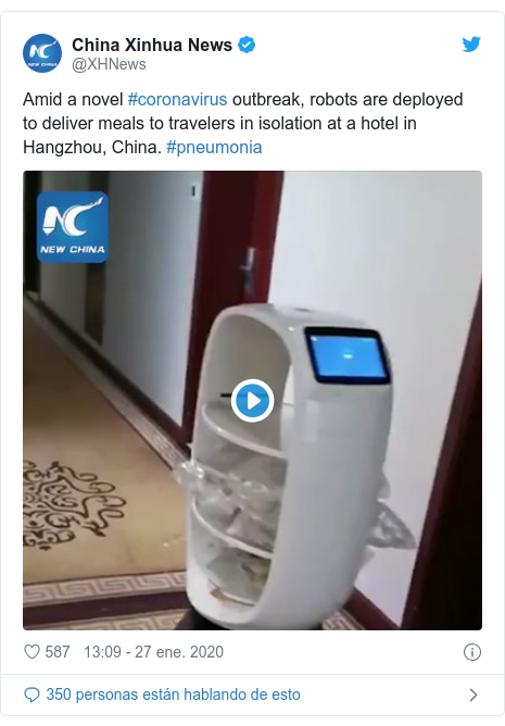 Publicación de Twitter por @XHNews: Amid a novel #coronavirus outbreak, robots are deployed to deliver meals to travelers in isolation at a hotel in Hangzhou, China. #pneumonia 