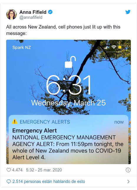 Publicación de Twitter por @annafifield: All across New Zealand, cell phones just lit up with this message  