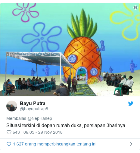 Twitter pesan oleh @bayuputrap8: Situasi terkini di depan rumah duka, persiapan 3harinya 