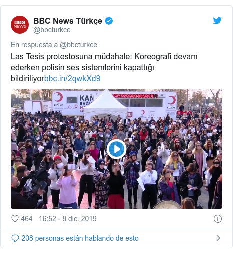 Publicación de Twitter por @bbcturkce: Las Tesis protestosuna müdahale  Koreografi devam ederken polisin ses sistemlerini kapattığı bildiriliyor 