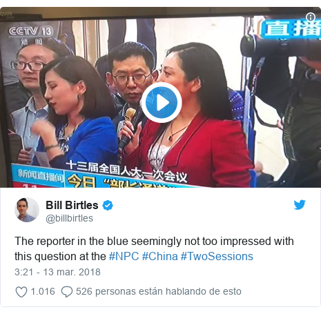Publicación de Twitter por @billbirtles: The reporter in the blue seemingly not too impressed with this question at the #NPC #China #TwoSessions 