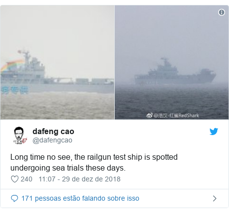Twitter post de @dafengcao: Long time no see, the railgun test ship is spotted undergoing sea trials these days. 