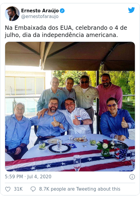 Twitter post by @ernestofaraujo: Na Embaixada dos EUA, celebrando o 4 de julho, dia da independência americana. 