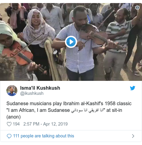 Twitter post by @ikushkush: Sudanese musicians play Ibrahim al-Kashif's 1958 classic "I am African, I am Sudanese انا افريقي انا سوداني" at sit-in (anon) 