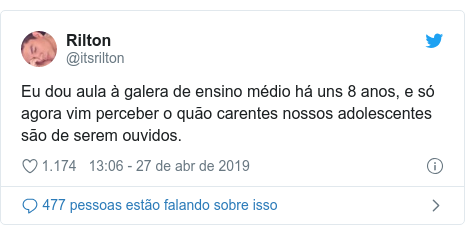 Twitter post de @itsrilton: Eu dou aula à galera de ensino médio há uns 8 anos, e só agora vim perceber o quão carentes nossos adolescentes são de serem ouvidos.