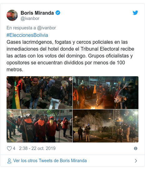 Publicación de Twitter por @ivanbor: #EleccionesBolivia Gases lacrimógenos, fogatas y cercos policiales en las inmediaciones del hotel donde el Tribunal Electoral recibe las actas con los votos del domingo. Grupos oficialistas y opositores se encuentran divididos por menos de 100 metros. 