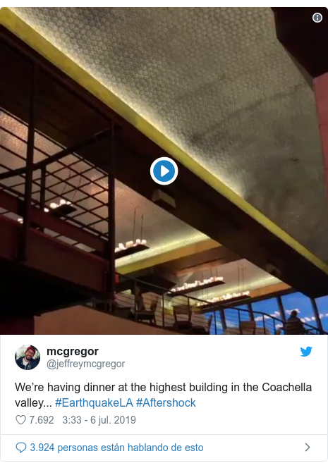 Publicación de Twitter por @jeffreymcgregor: We’re having dinner at the highest building in the Coachella valley... #EarthquakeLA #Aftershock 