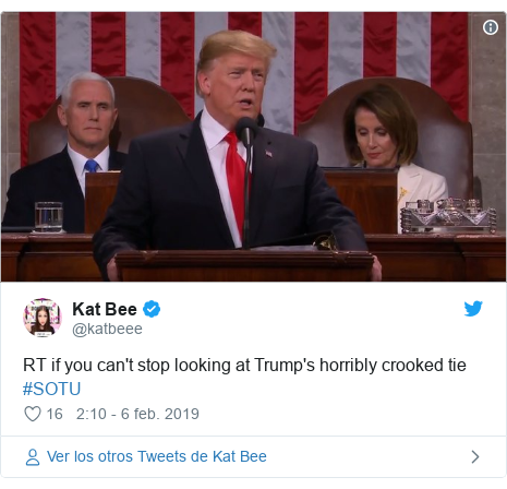 Publicación de Twitter por @katbeee: RT if you can't stop looking at Trump's horribly crooked tie #SOTU 