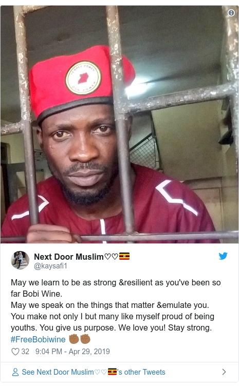Ujumbe wa Twitter wa @kaysafi1: May we learn to be as strong &resilient as you've been so far Bobi Wine. May we speak on the things that matter &emulate you.You make not only I but many like myself proud of being youths. You give us purpose. We love you! Stay strong. #FreeBobiwine ✊🏾✊🏾 