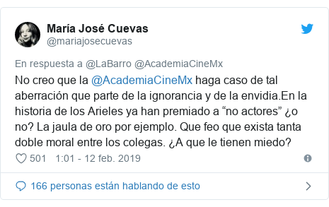 Publicación de Twitter por @mariajosecuevas: No creo que la @AcademiaCineMx haga caso de tal aberración que parte de la ignorancia y de la envidia.En la historia de los Arieles ya han premiado a “no actores” ¿o no? La jaula de oro por ejemplo. Que feo que exista tanta doble moral entre los colegas. ¿A que le tienen miedo?