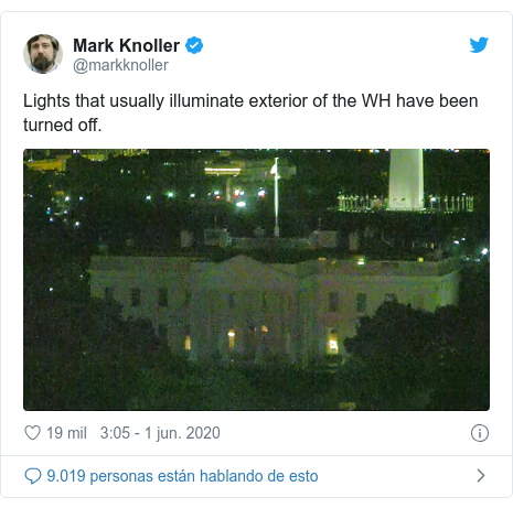 Publicación de Twitter por @markknoller: Lights that usually illuminate exterior of the WH have been turned off. 