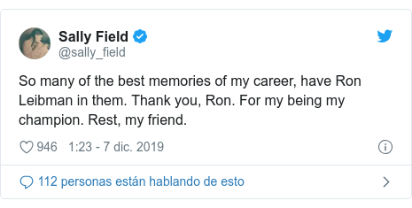 Publicación de Twitter por @sally_field: So many of the best memories of my career, have Ron Leibman in them. Thank you, Ron. For my being my champion. Rest, my friend.