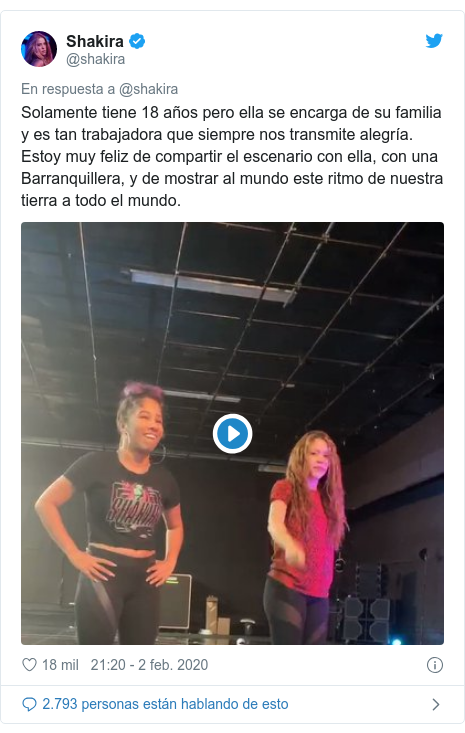 Publicación de Twitter por @shakira: Solamente tiene 18 años pero ella se encarga de su familia y es tan trabajadora que siempre nos transmite alegría. Estoy muy feliz de compartir el escenario con ella, con una Barranquillera, y de mostrar al mundo este ritmo de nuestra tierra a todo el mundo. 