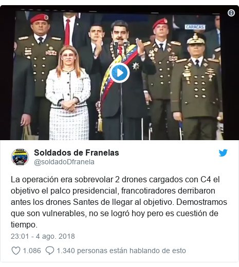 Publicación de Twitter por @soldadoDfranela: La operación era sobrevolar 2 drones cargados con C4 el objetivo el palco presidencial, francotiradores derribaron antes los drones Santes de llegar al objetivo. Demostramos que son vulnerables, no se logró hoy pero es cuestión de tiempo. 