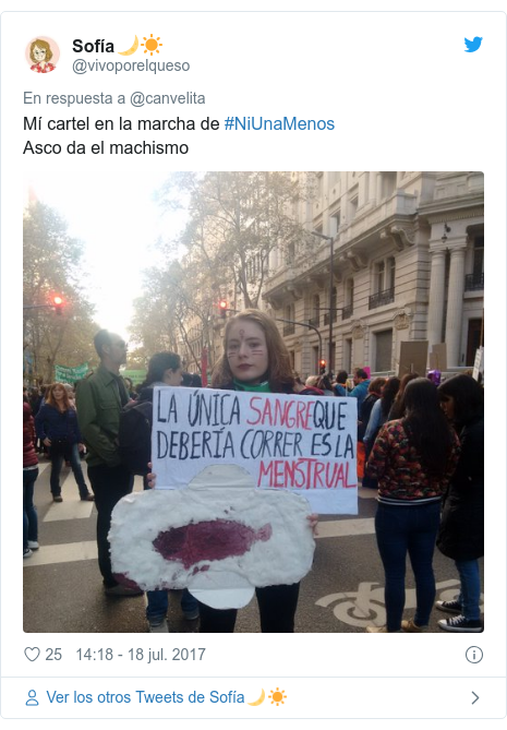 Publicación de Twitter por @vivoporelqueso: Mí cartel en la marcha de #NiUnaMenosAsco da el machismo 